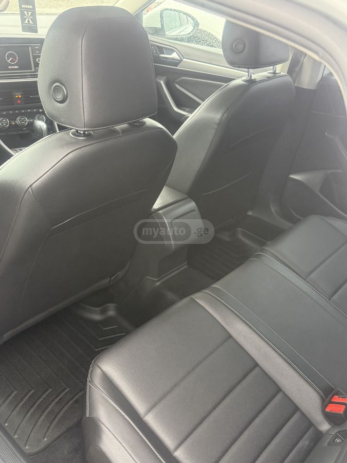 Volkswagen Jetta - фото 8