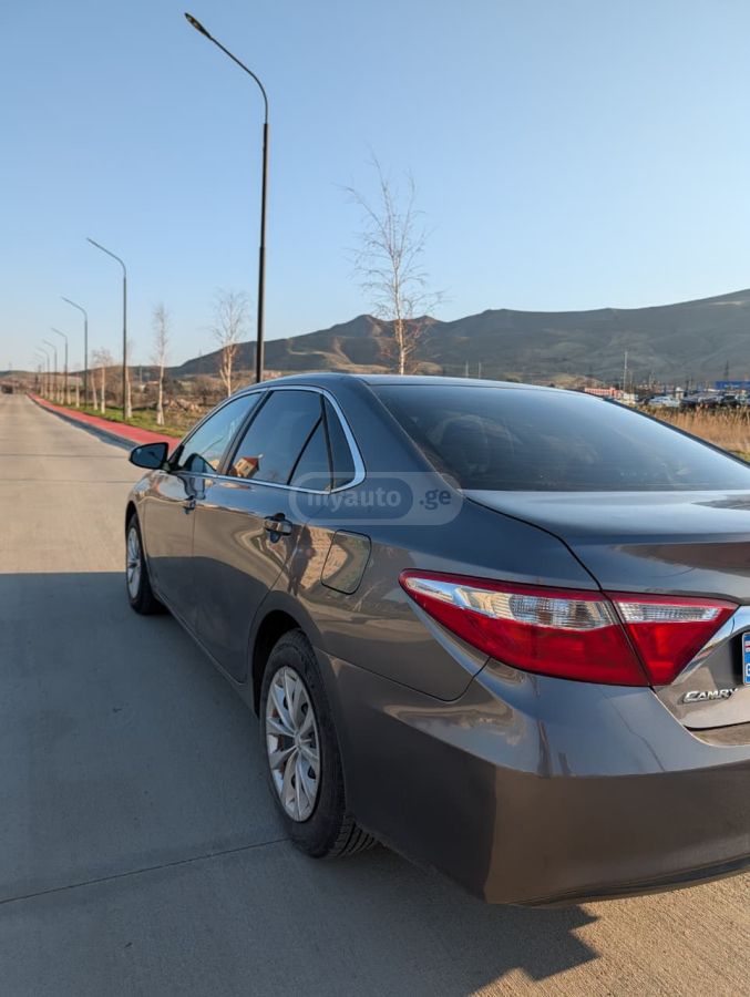 Toyota Camry - фото 2