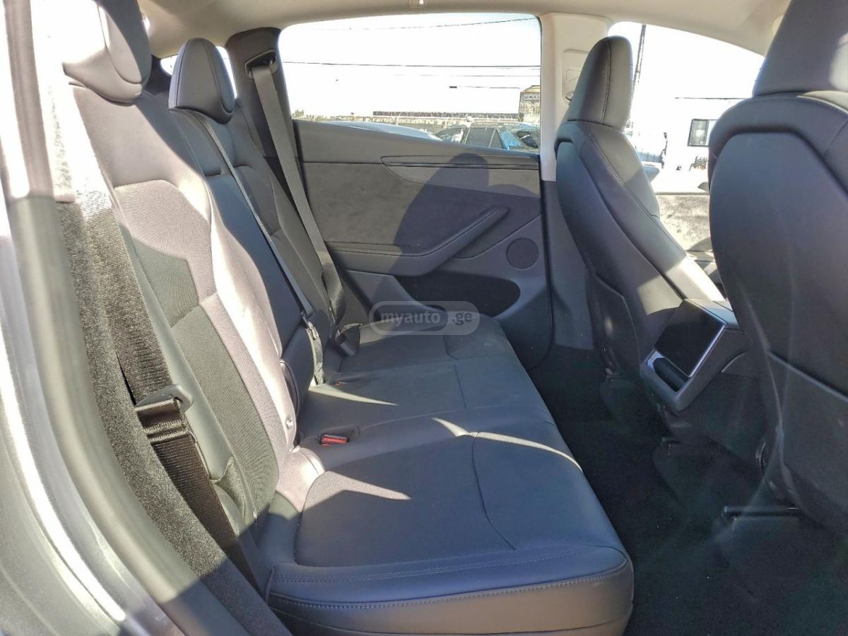 Tesla Model Y - фото 10