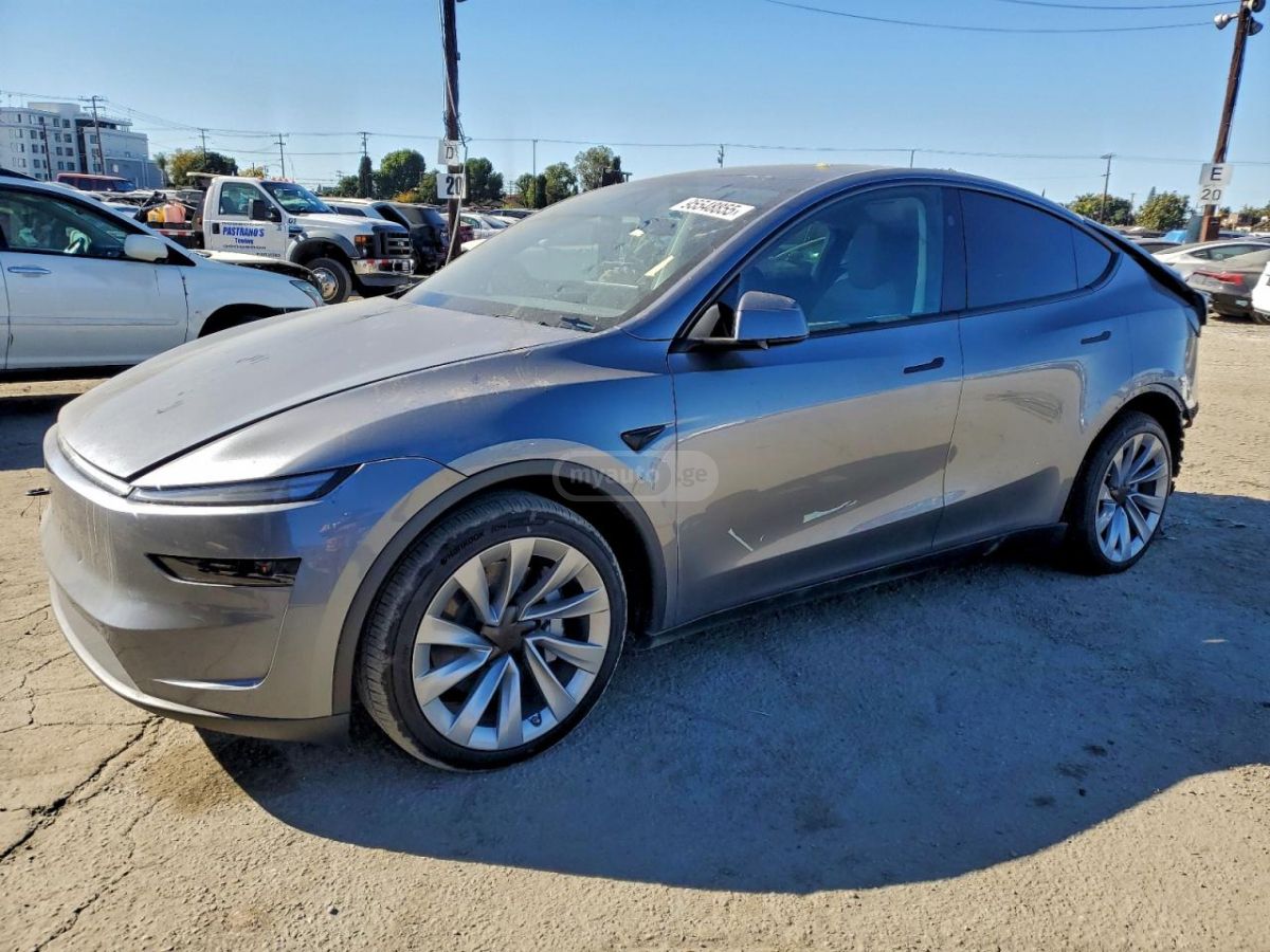 Tesla Model Y - фото 9