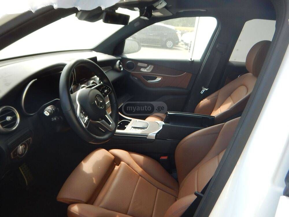 Mercedes-Benz GLC 300 - фото 13