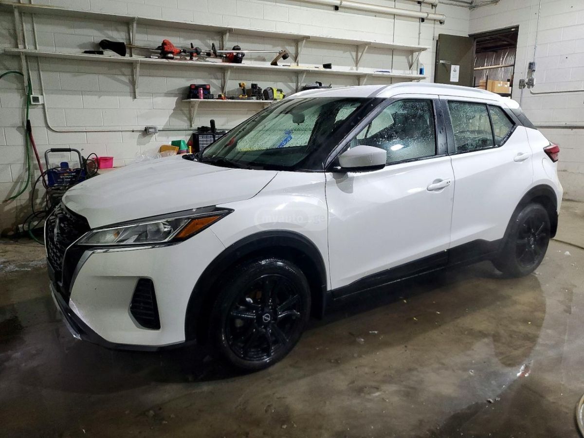 Nissan Kicks SV 4dr Front-Wheel Drive CVT 2023 — миниатюра 1
