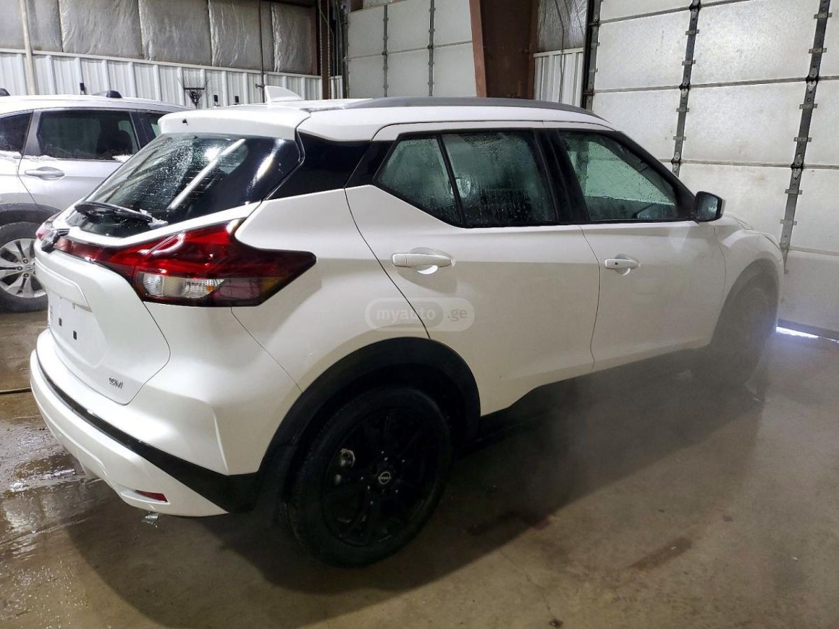 Nissan Kicks SV 4dr Front-Wheel Drive CVT 2023 — миниатюра 3