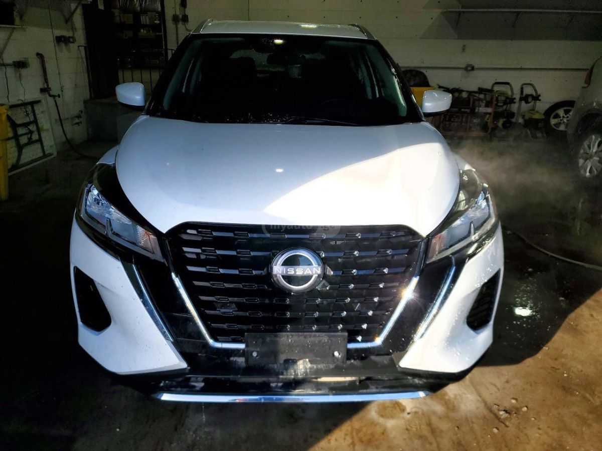 Nissan Kicks SV 4dr Front-Wheel Drive CVT 2023 — миниатюра 5
