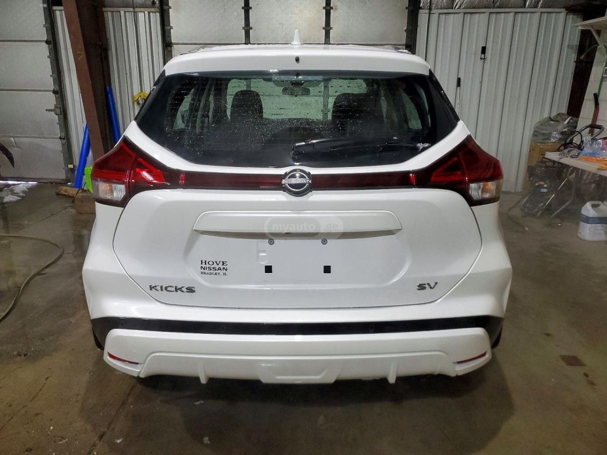 Nissan Kicks SV 4dr Front-Wheel Drive CVT 2023 — миниатюра 6