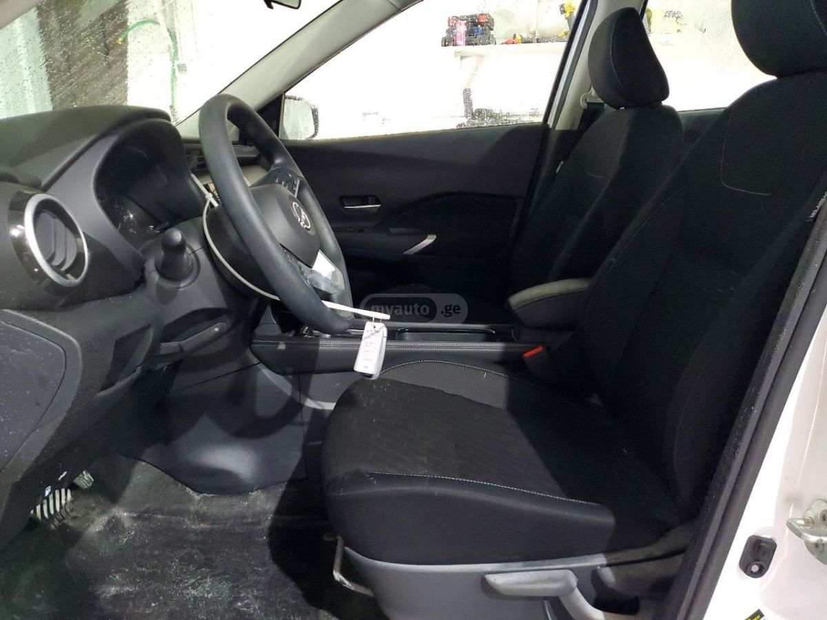 Nissan Kicks SV 4dr Front-Wheel Drive CVT 2023 — миниатюра 7