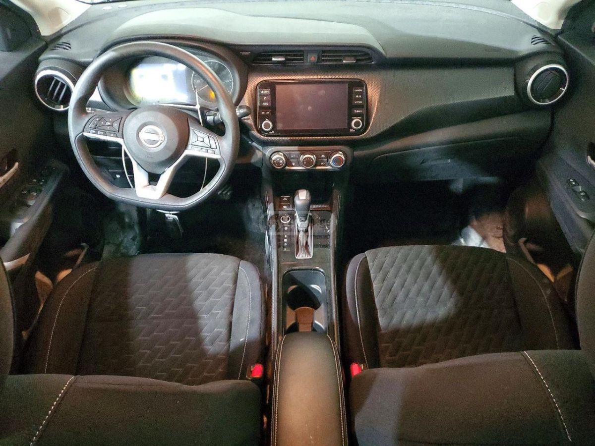 Nissan Kicks SV 4dr Front-Wheel Drive CVT 2023 — миниатюра 8