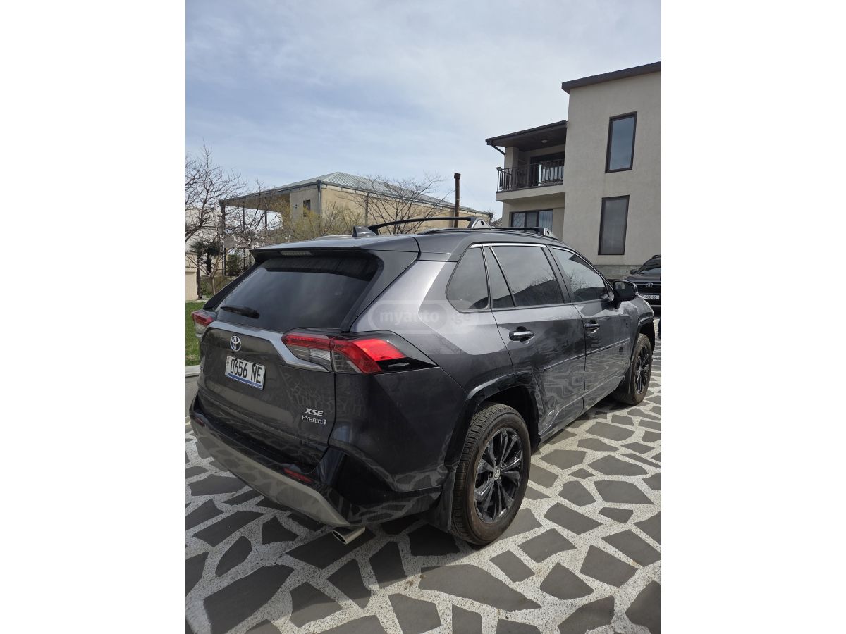 Toyota RAV 4 - фото 1