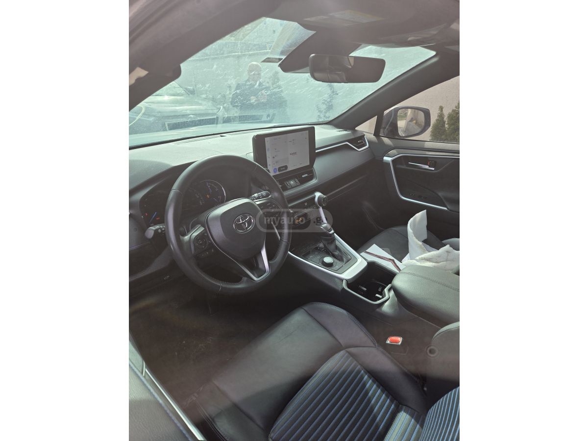 Toyota RAV 4 - фото 3