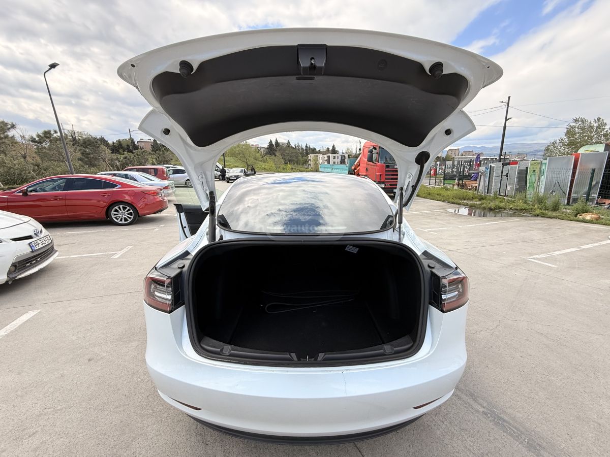 Tesla Model 3 - фото 11