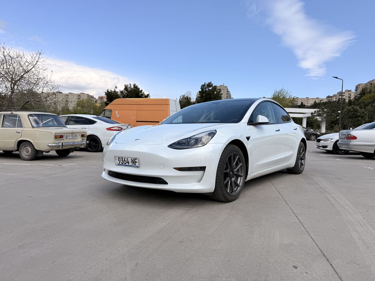 Tesla Model 3 - фото 3