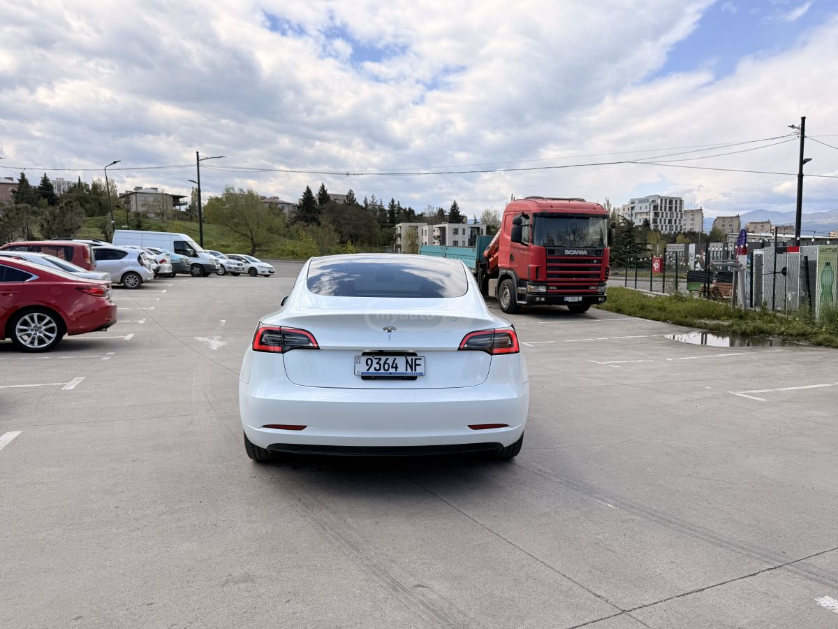 Tesla Model 3 - фото 5