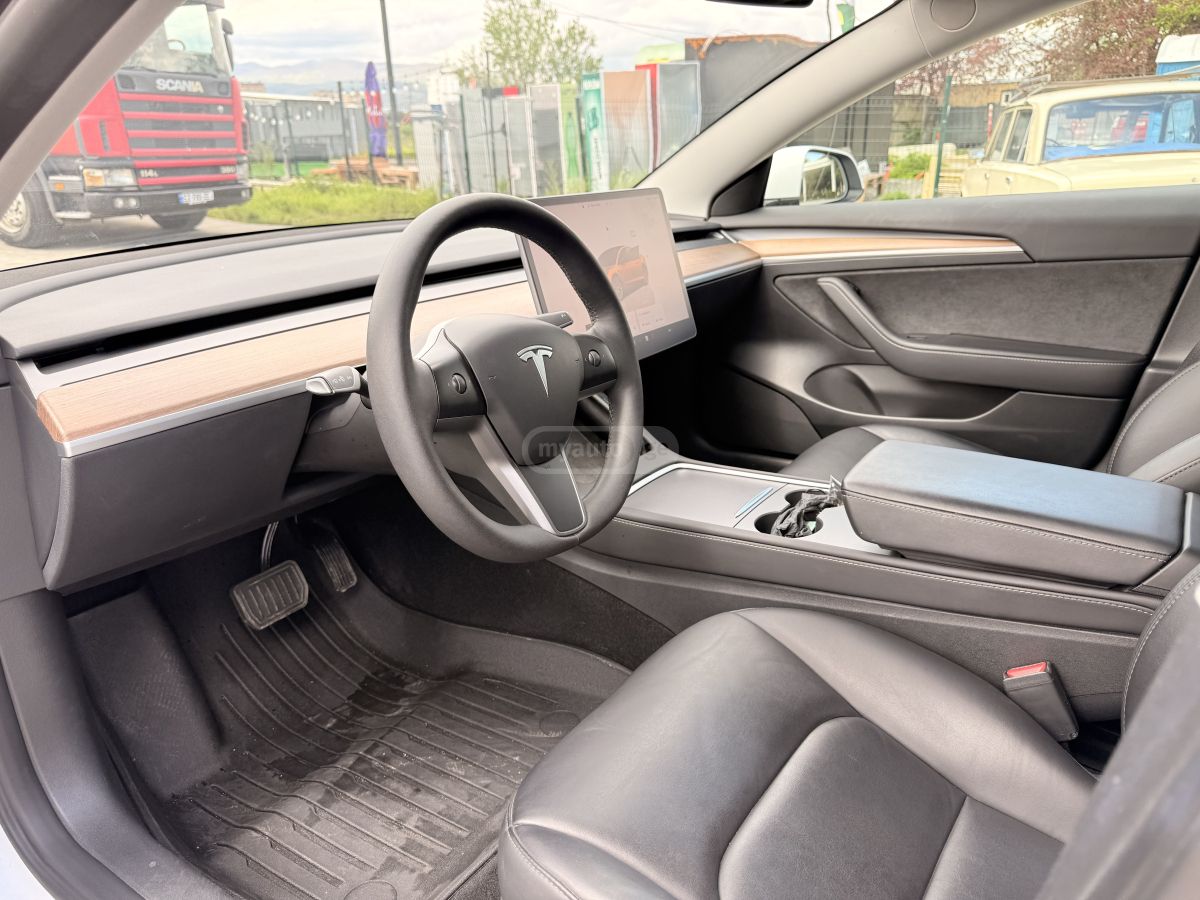 Tesla Model 3 - фото 8