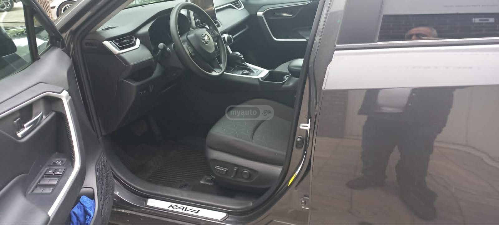 Toyota Rav 4 - фото 8