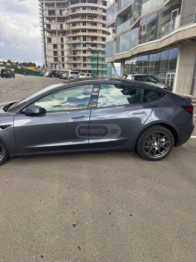 Tesla Model 3 - фото 3