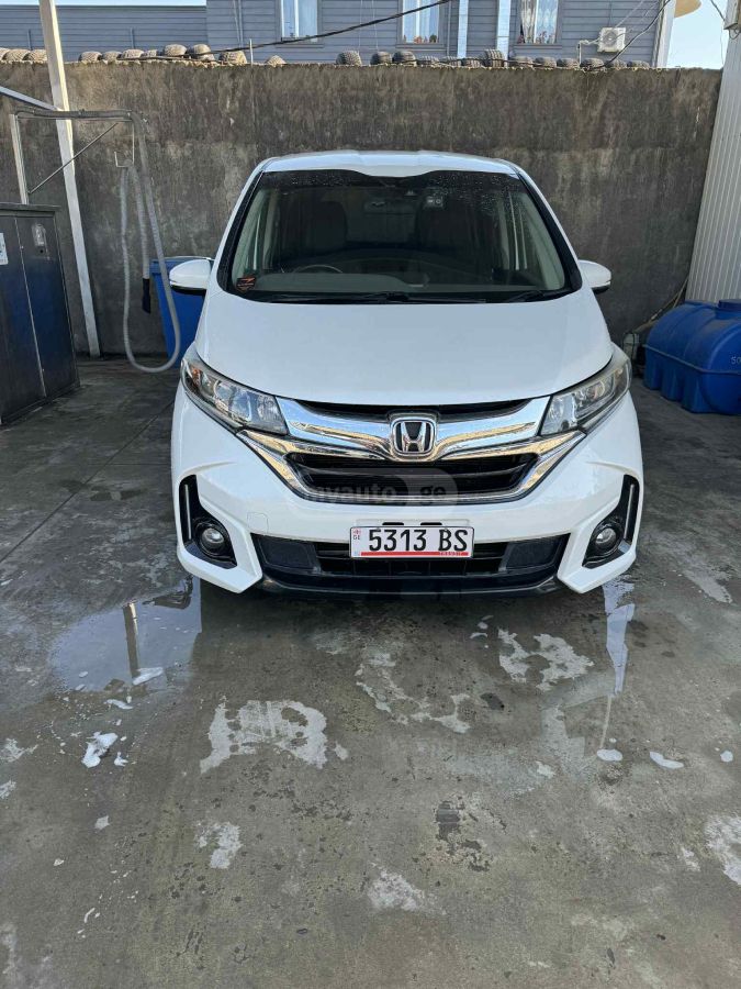 Honda Freed - фото 1