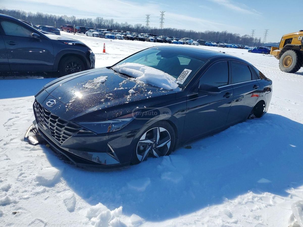 Hyundai Elantra - фото 1