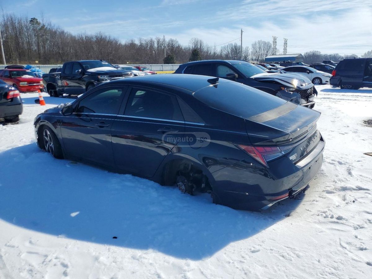 Hyundai Elantra - фото 2