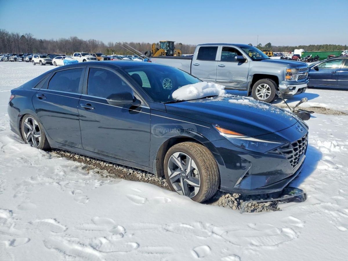 Hyundai Elantra - фото 4