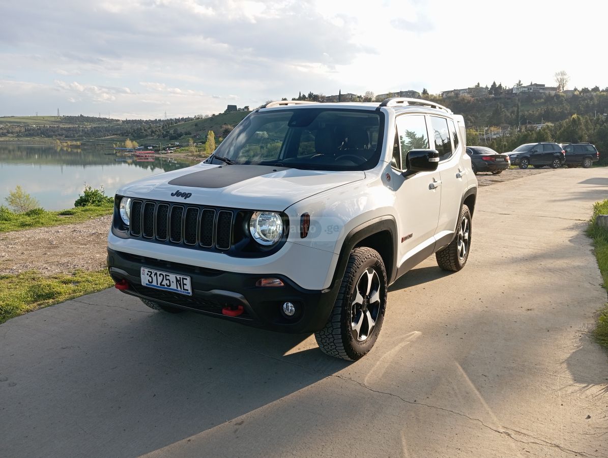 Jeep Renegade - фото 1