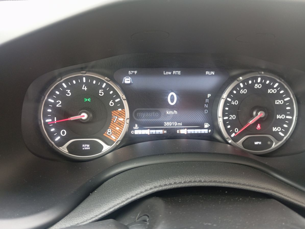 Jeep Renegade - фото 12