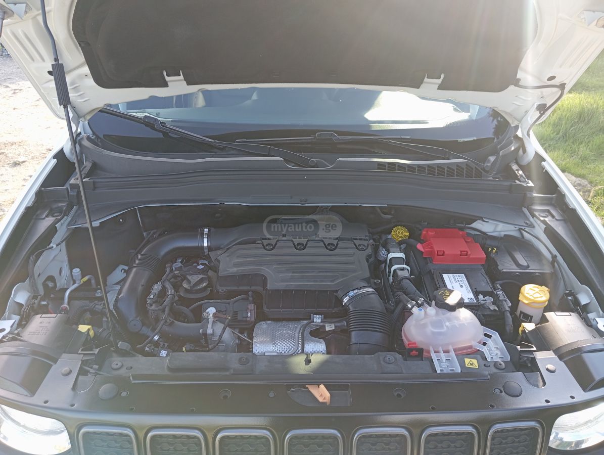 Jeep Renegade - фото 14