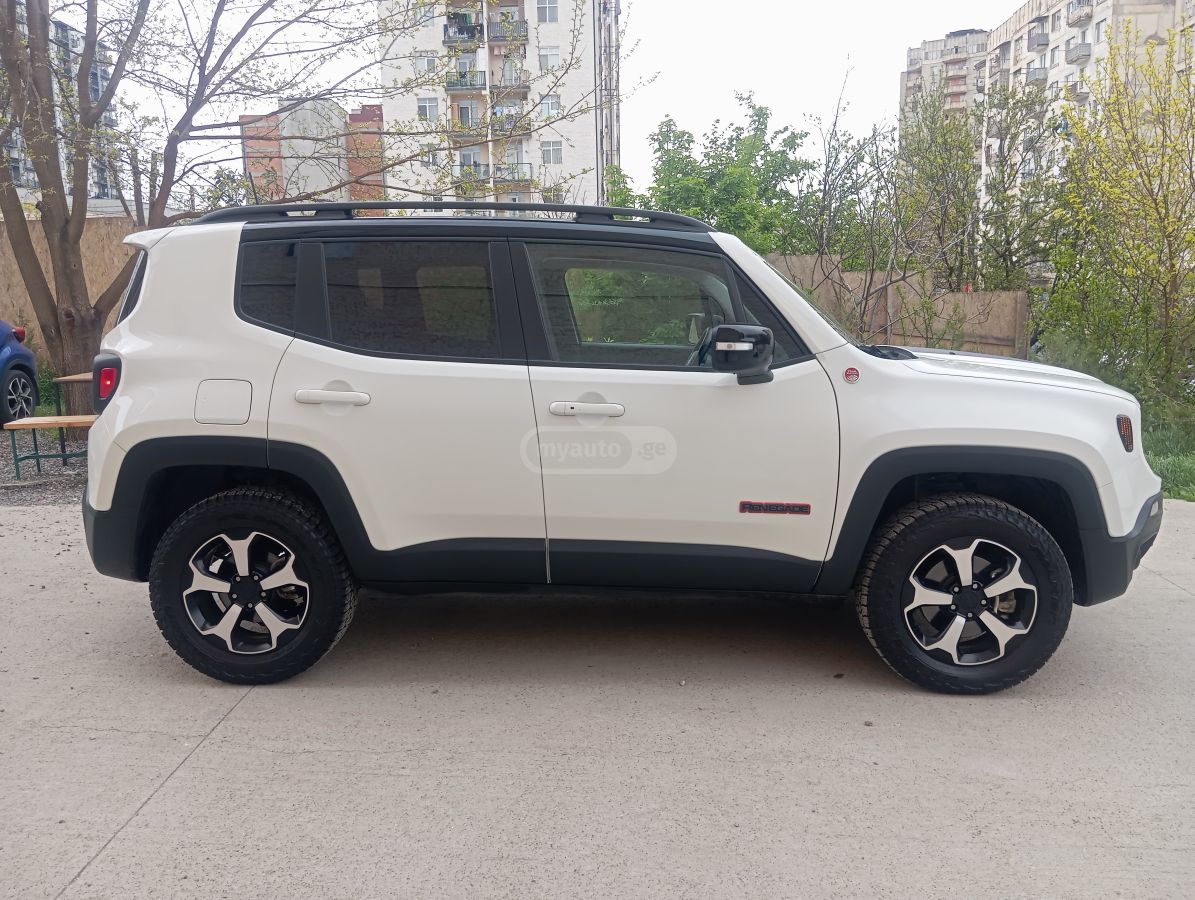 Jeep Renegade - фото 8
