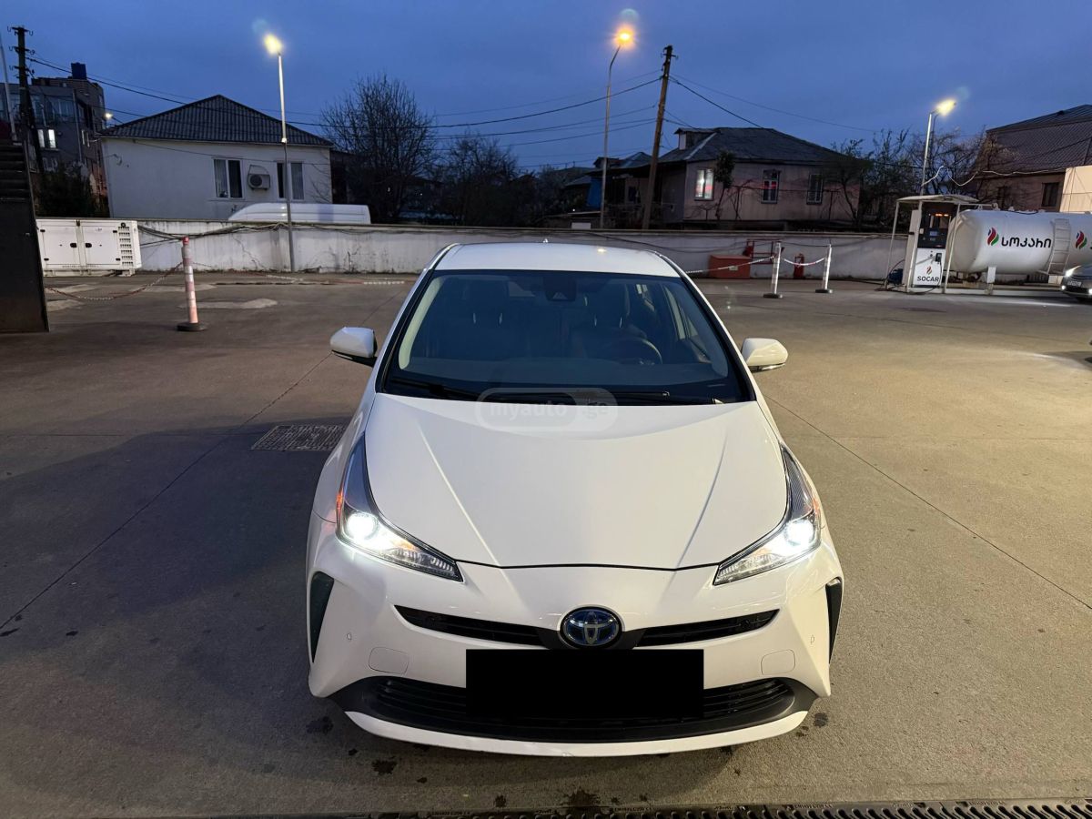 Toyota Prius - фото 1