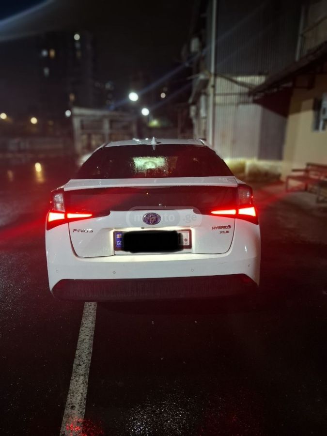 Toyota Prius - фото 2