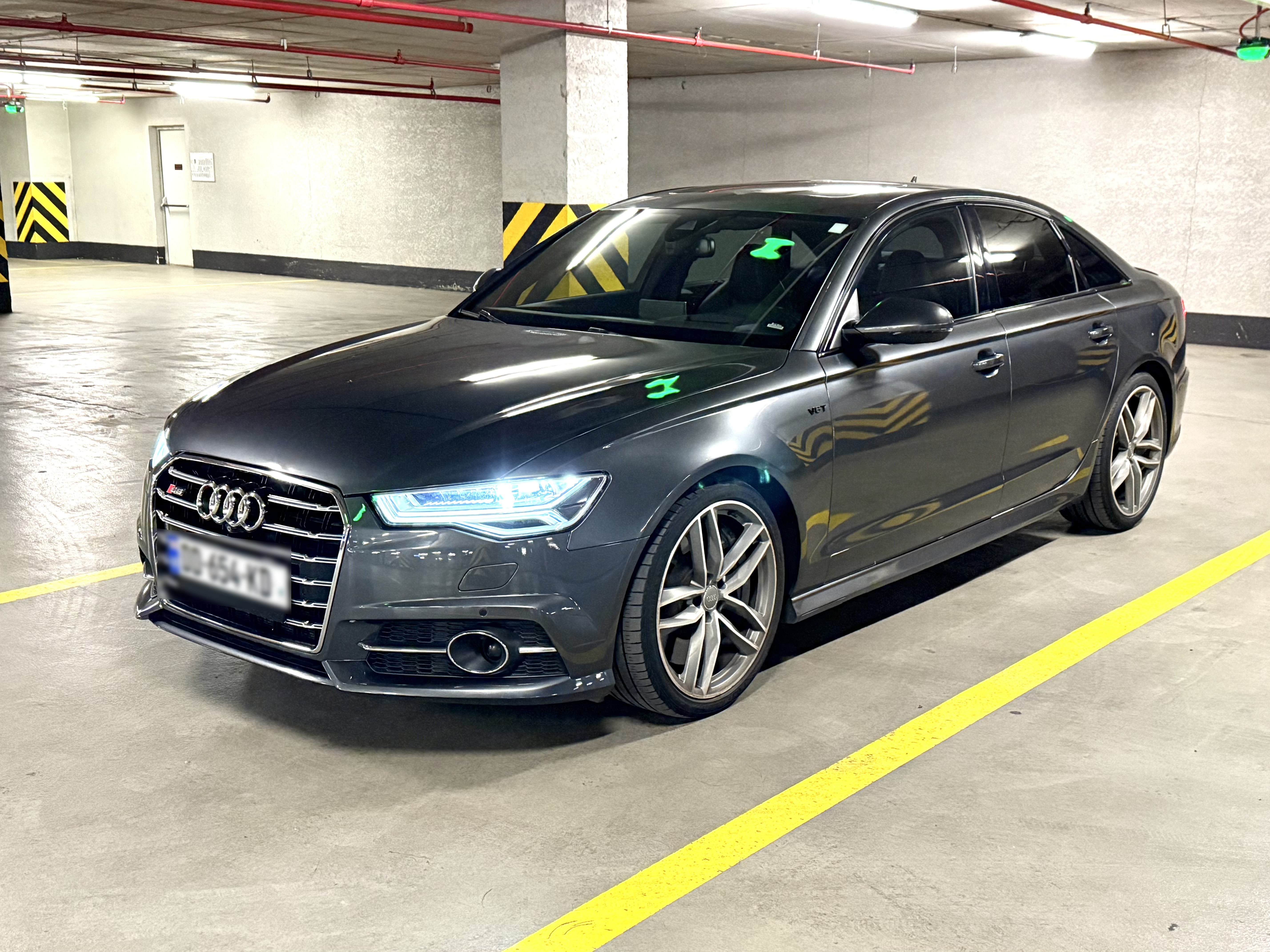 Audi S6 - фото 1