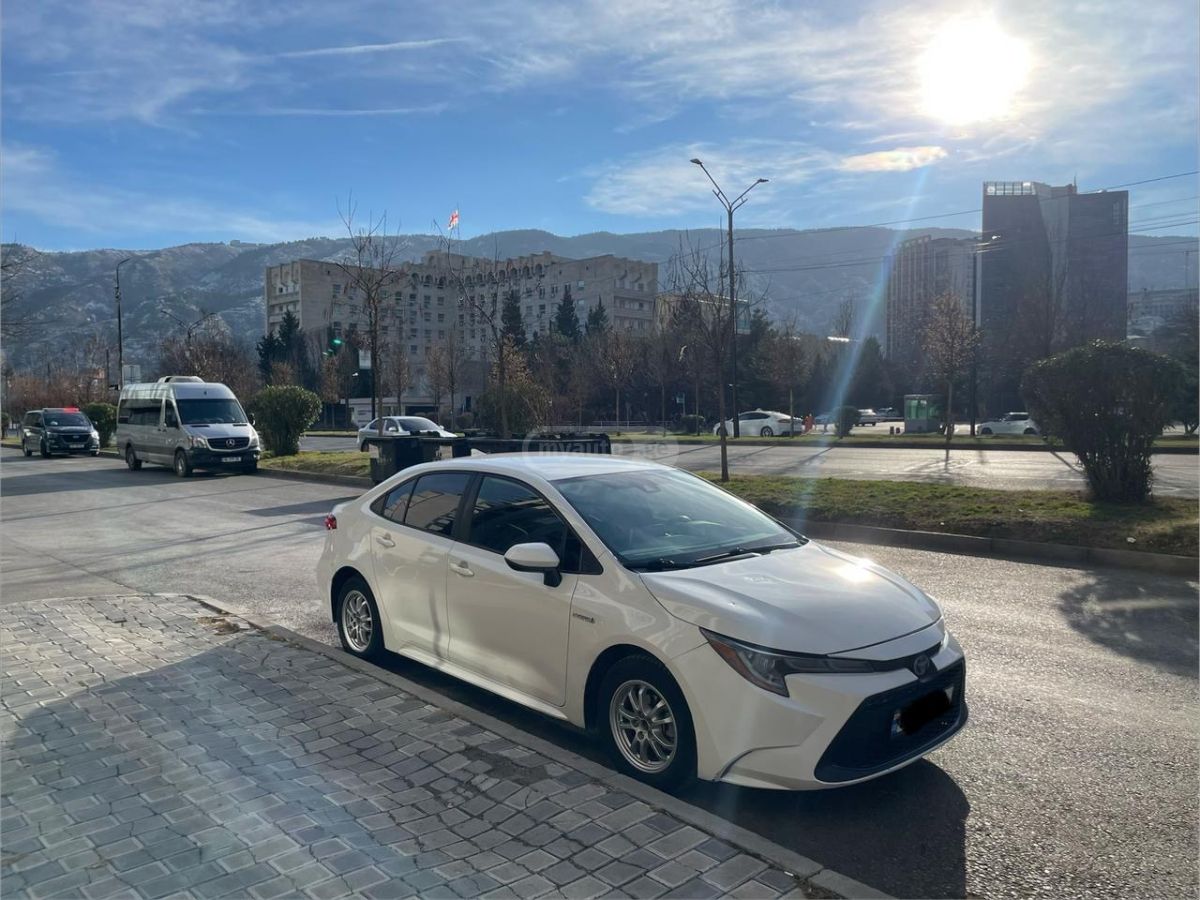 Toyota Corolla - фото 1