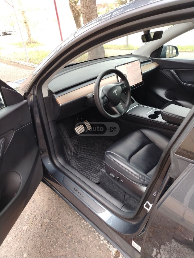 Tesla Model Y - фото 12