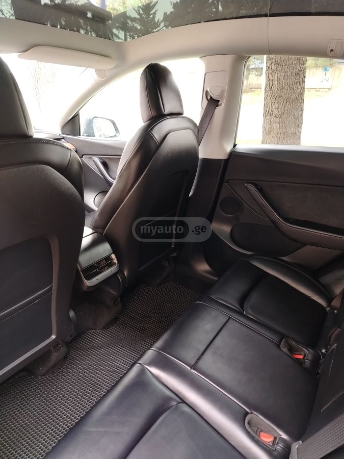Tesla Model Y - фото 13