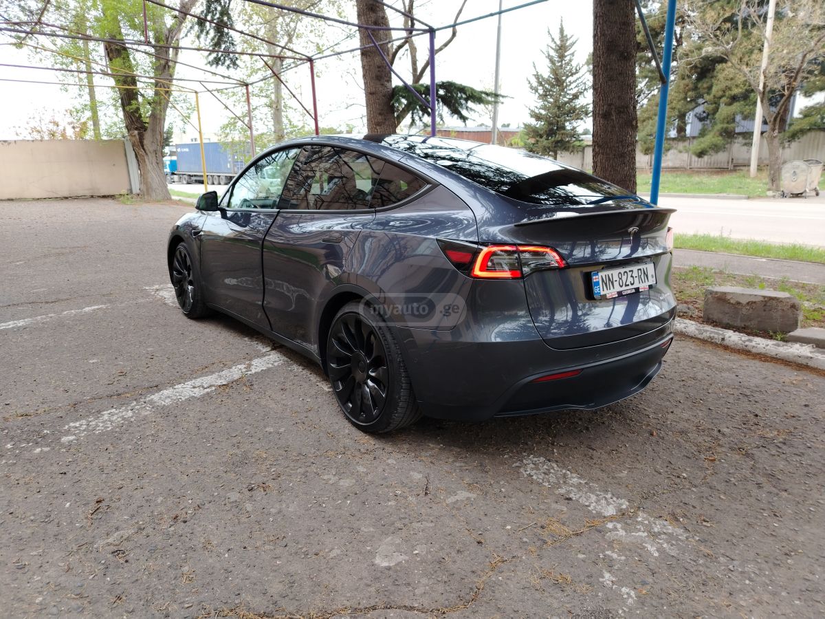 Tesla Model Y - фото 4