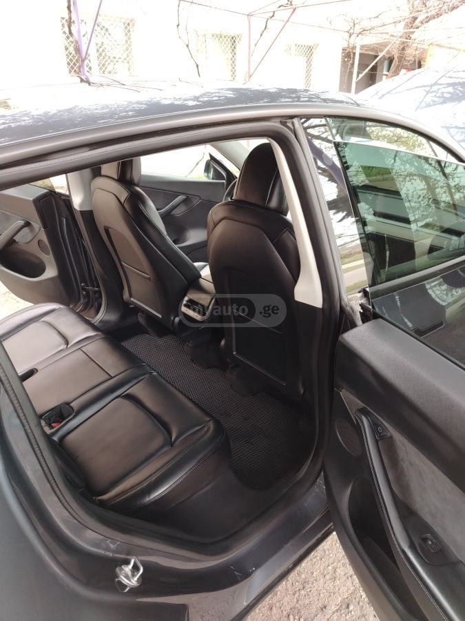 Tesla Model Y - фото 8