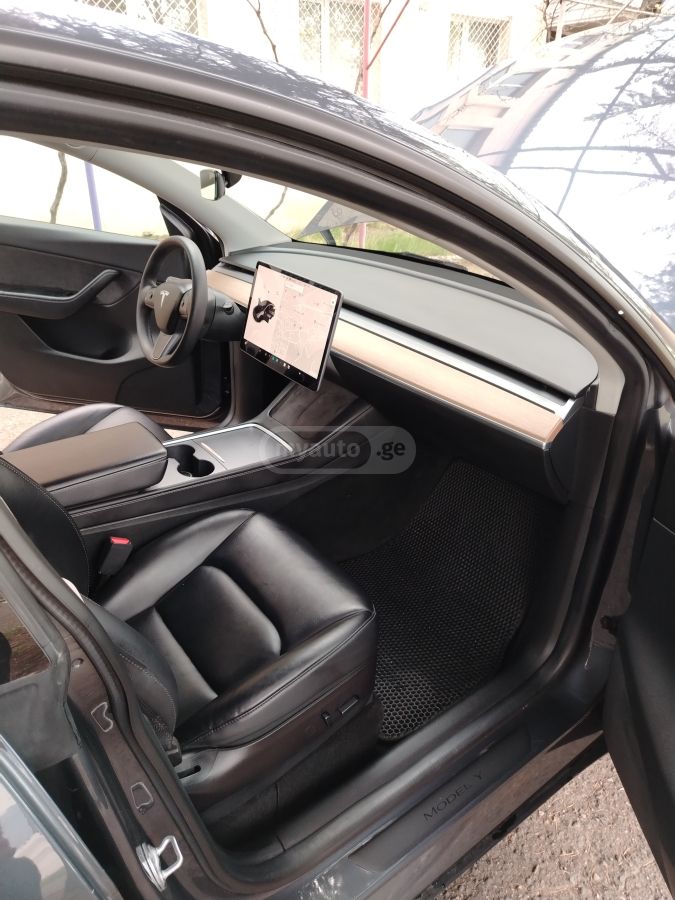 Tesla Model Y - фото 9