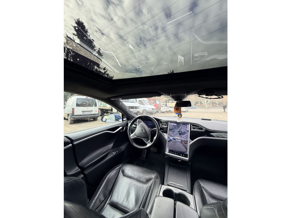 Tesla Model S - фото 11
