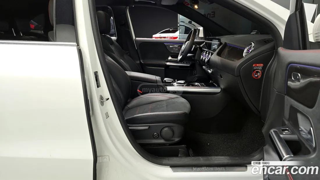 Mercedes-Benz GLA 45 AMG 2022 — миниатюра 11