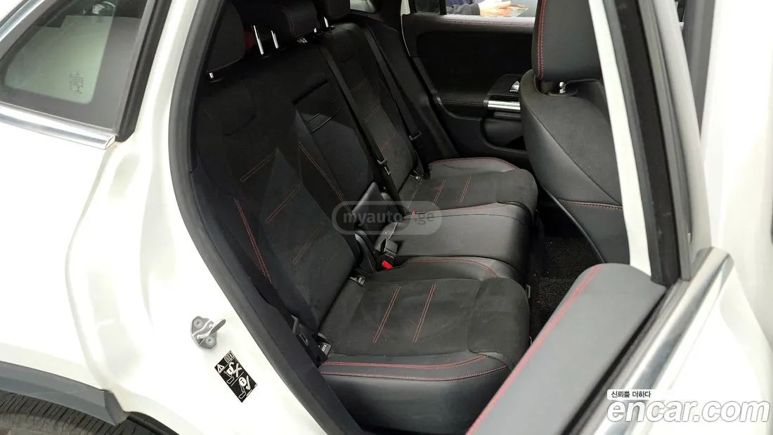 Mercedes-Benz GLA 45 AMG 2022 — миниатюра 12