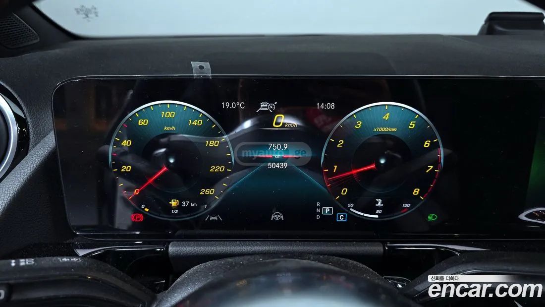 Mercedes-Benz GLA 45 AMG 2022 — миниатюра 8