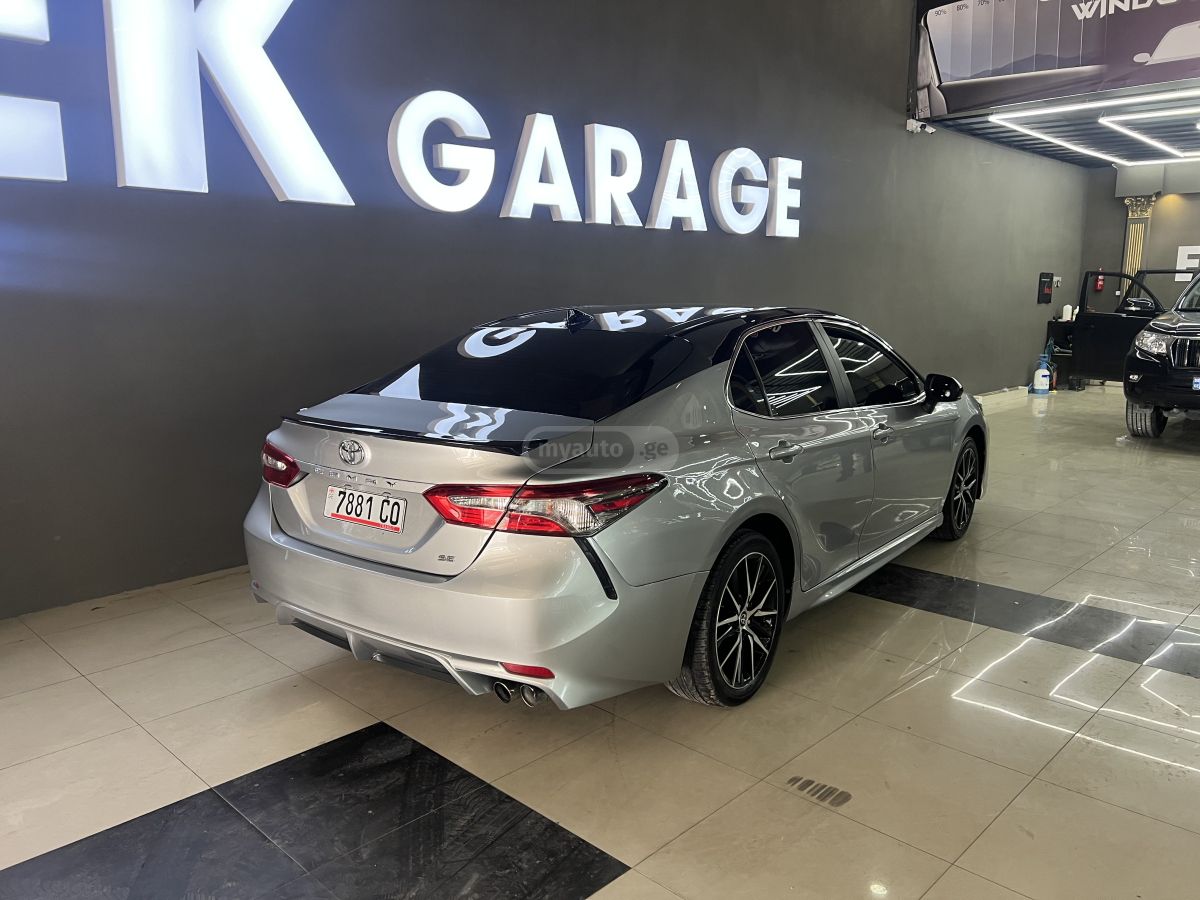 Toyota Camry - фото 2