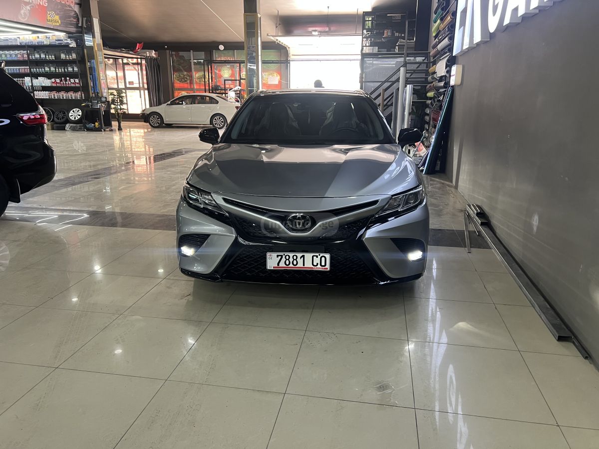 Toyota Camry - фото 3