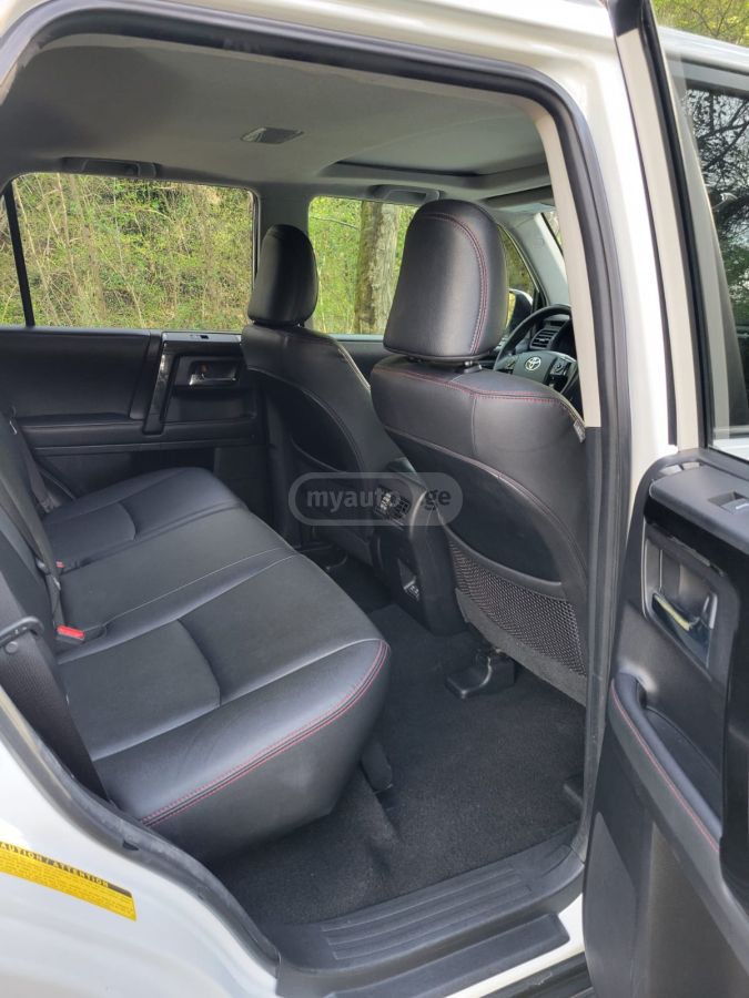 Toyota 4 Runner - фото 10