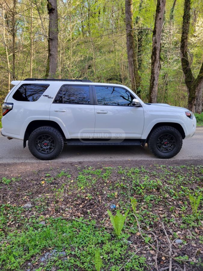 Toyota 4 Runner - фото 8