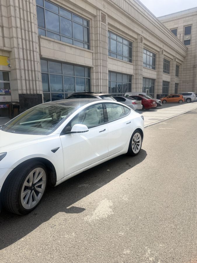 Tesla Model 3 - фото 2