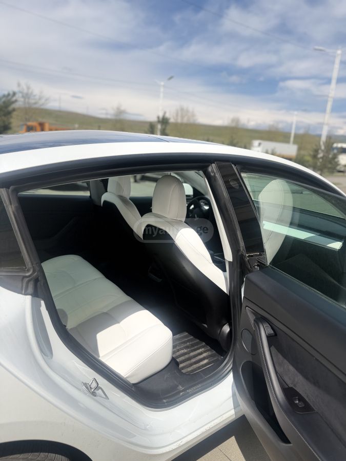 Tesla Model 3 - фото 3