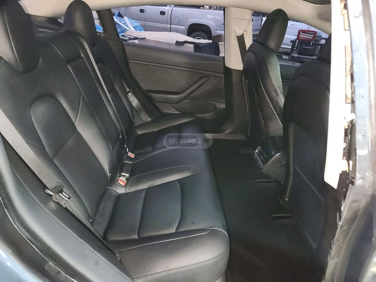 Tesla Model 3 - фото 10