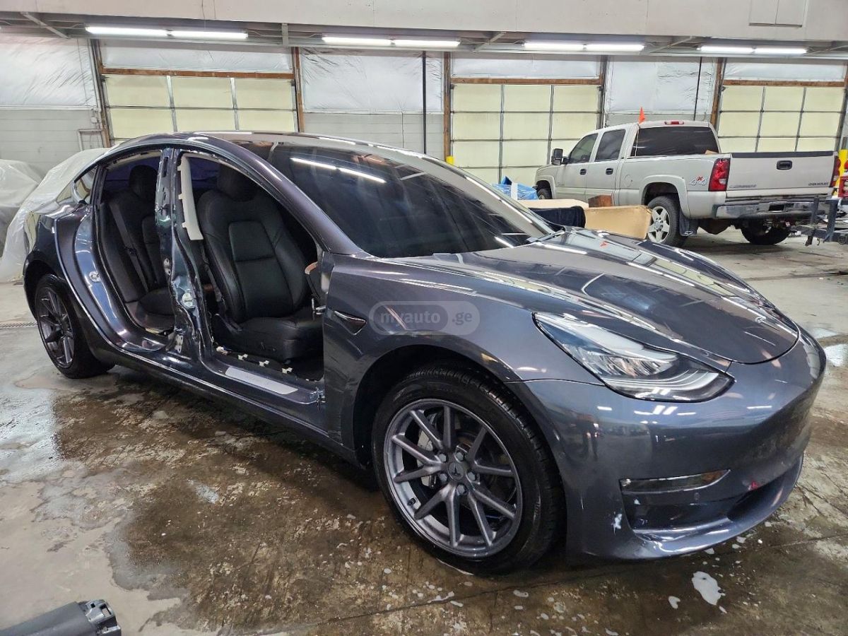Tesla Model 3 - фото 4