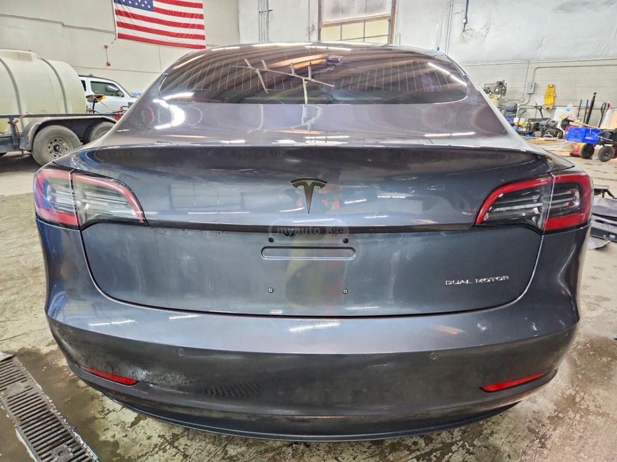 Tesla Model 3 - фото 6
