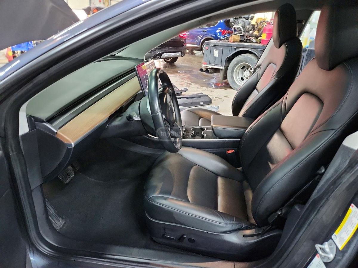 Tesla Model 3 - фото 7